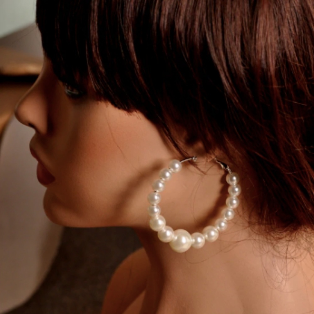 Today only $6 ❤️ new Simulated Pearl hoop earrings - Picture 2 of 8